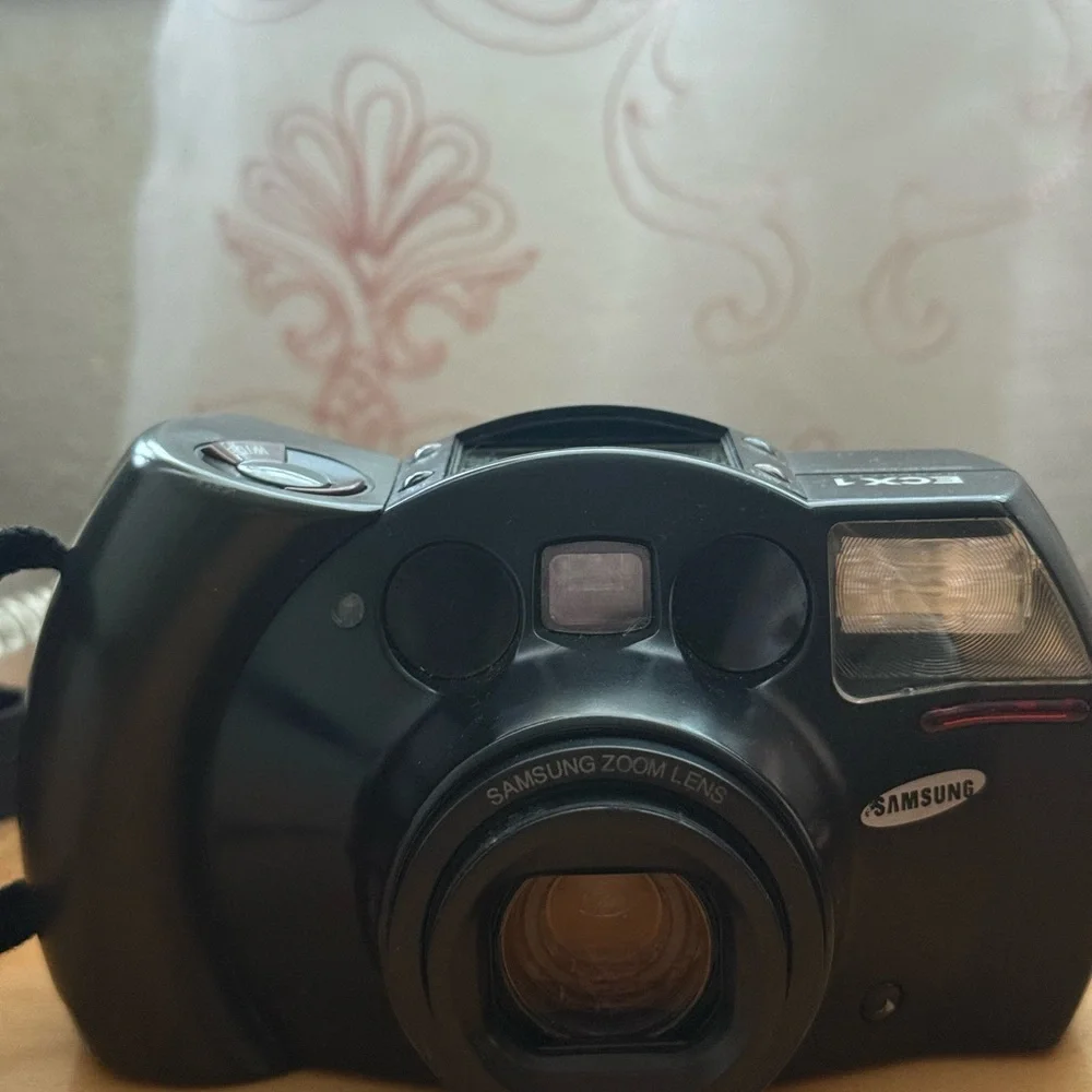 Samsung Black Film Point-and-Shoot Camera with Zoom Lens